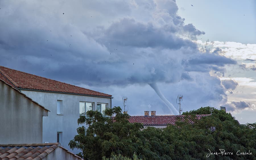 Image d'illustration pour Orages, inondations et trombes marines en Camargue 