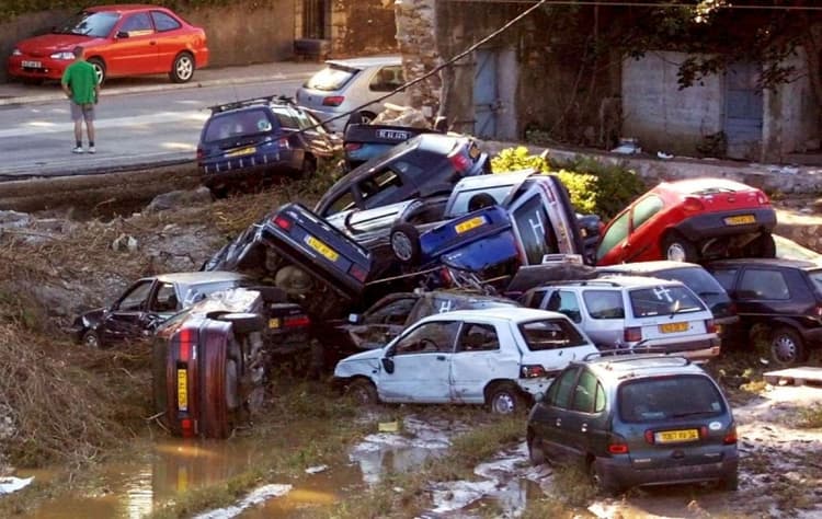 Image d'illustration pour Inondations des 8 et 9 septembre 2002 : catastrophe sur le Gard