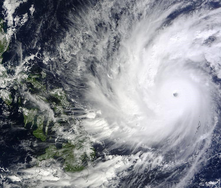 Image d'illustration pour Le typhon Hagupit (ou Ruby) traverse les Philippines