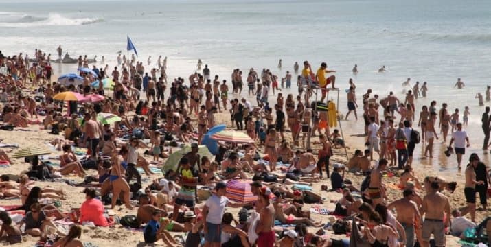 Image d'illustration pour Les plages prises d'assaut lors des premières fortes chaleurs