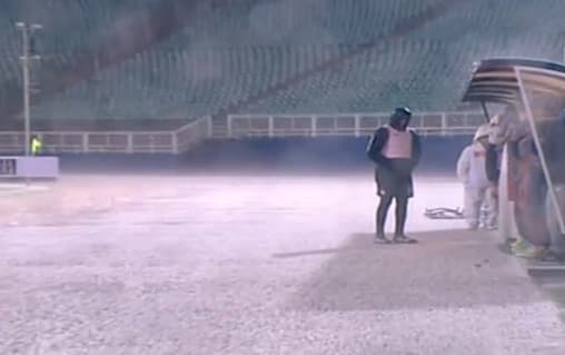 Image d'illustration pour Insolite : un match de foot interrompu par un orage de grêle