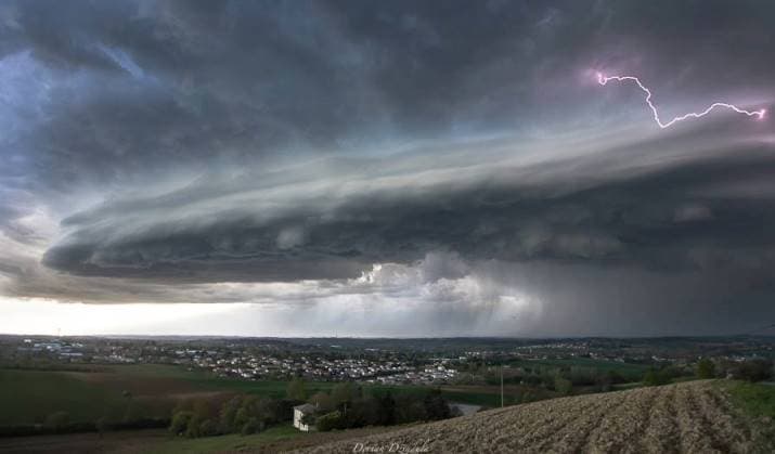 Image d'illustration pour De fréquents orages du 10 au 13 avril mais des dégâts limités