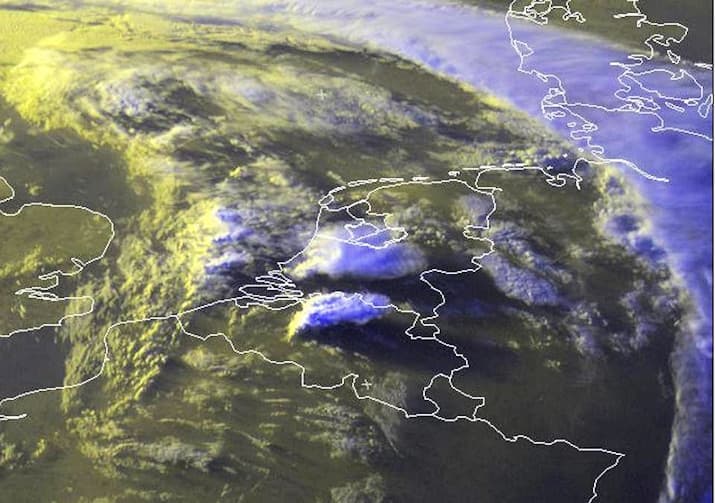 Image d'illustration pour Orage fort en Belgique - match de football interrompu par la grêle