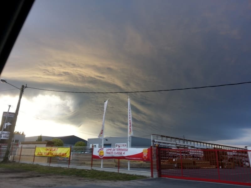 Image d'illustration pour Orage fort du Sud-Ouest aux Ardennes - grêle en Aquitaine et Poitou-Charentes