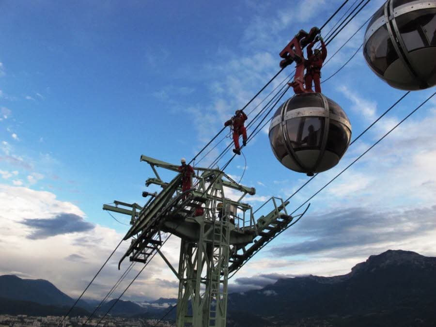 Image d'illustration pour Orage : déraillement d'un téléphérique à Grenoble sous des rafales de vent