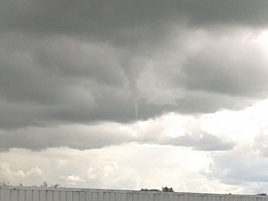 Image d'illustration pour Orage, neige, grésil, grêle, tuba : vos photos du temps instable