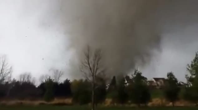 Image d'illustration pour Film impressionant d'une tornade dans l'Illinois (Etats Unis)
