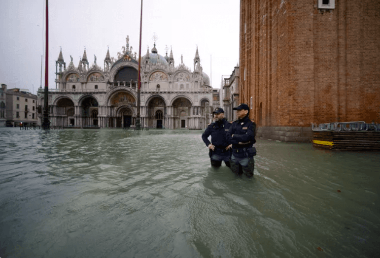 Image d'illustration pour Acqua Alta historique : Venise sous les eaux
